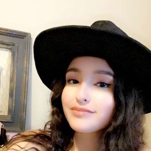 Meet your Posher, Isis